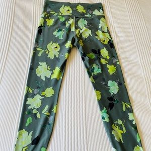 Athleta Elation 7/8 Tight 💚💙